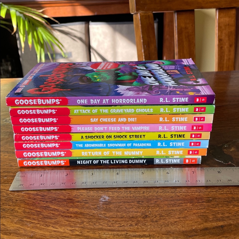 8 Goosebumps Books by R.L. Stine Horror Kids Paperbacks 7 UK Edition + 1 US - Picture 3 of 15